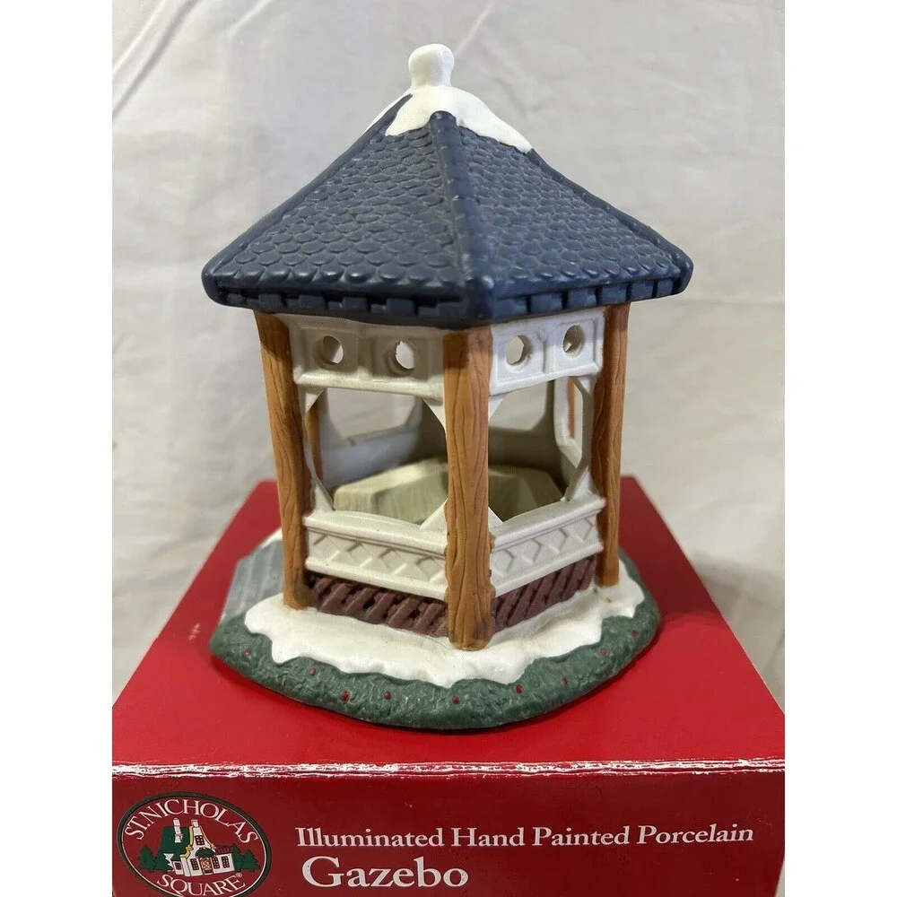 ST. NICHOLAS SQUARE TOWN SQUARE CHRISTMAS VILLAGE GAZEBO